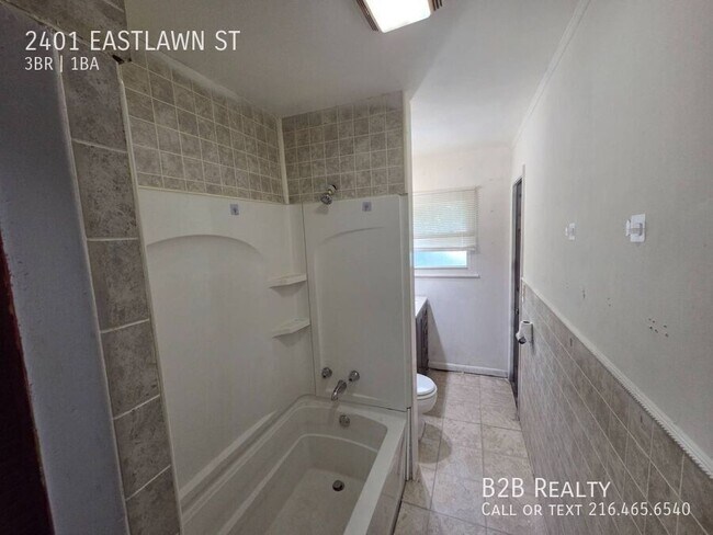 Building Photo - 2401 Eastlawn St