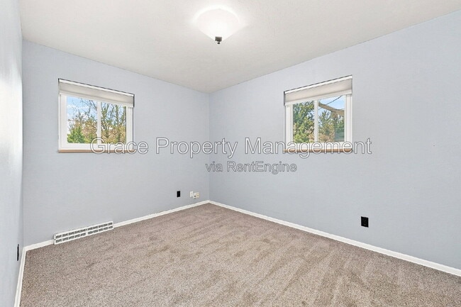 Building Photo - 852 S Quail Way