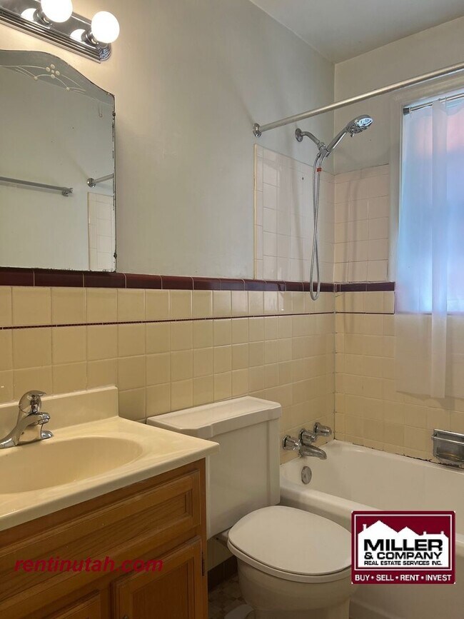 Building Photo - 813 E 100 S
