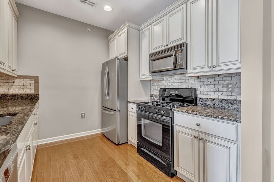 Building Photo - 632 Sophee Ln