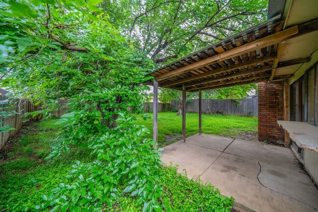 Building Photo - Move-In Ready 3-bed 2-bath!