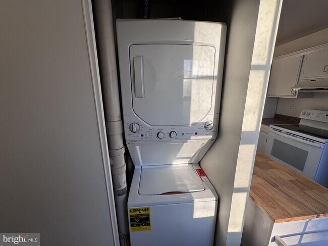 Building Photo - 12335 Woodlawn Ct