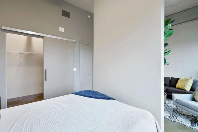 Building Photo - FURNISHED STUDIO IN THE HEART OF THE NORTH LOOP - UTILITIES INCLUDED!