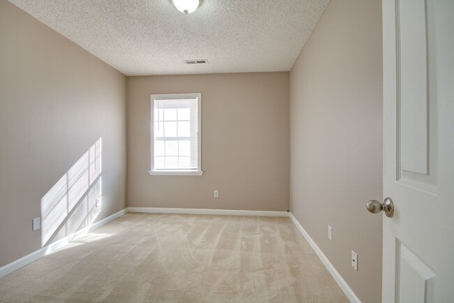 Building Photo - Nice Rental in Central Decatur!