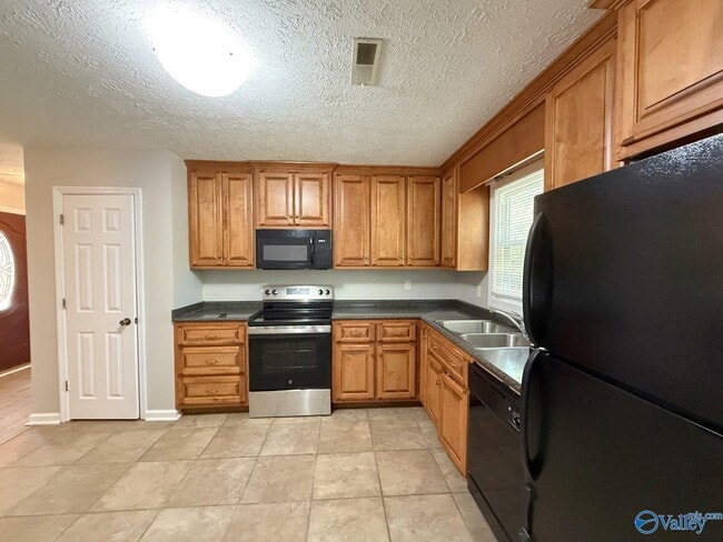 Building Photo - 160 Lewis Ln