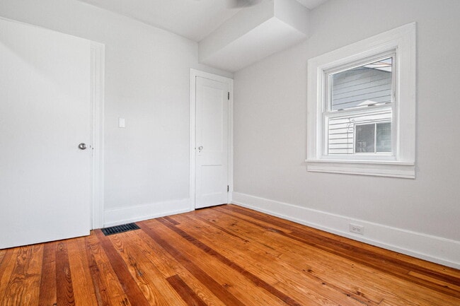 Building Photo - 4637 Alpine Ave