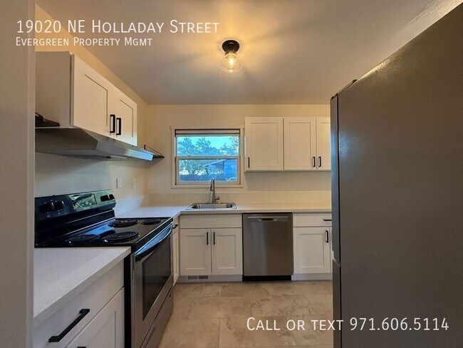 Building Photo - 19020 NE Holladay St