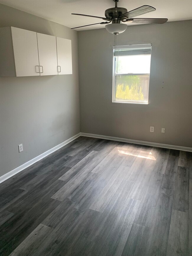 Building Photo - 207 State Rd 207