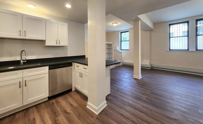 Building Photo - 2763 N Sawyer Ave