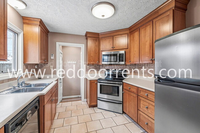 Building Photo - 6115 Indianola Ave