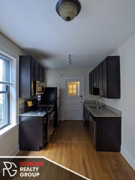 Building Photo - 4715 N Leavitt St