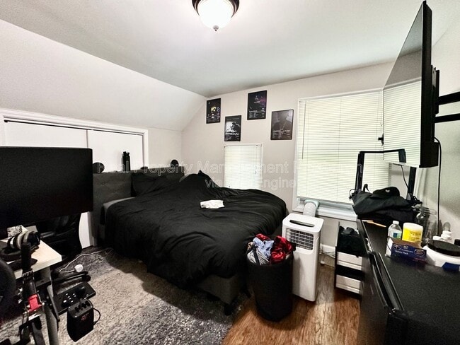 Building Photo - 335 Lawn St