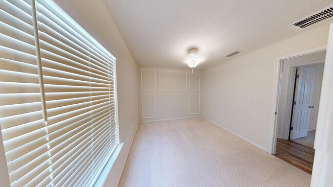 Building Photo - LOCATION! LOCATION! LOCATION!