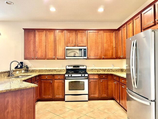 Building Photo - Luxury-living 4/Beds/3.5-Bath home in prestigious Highland Park!