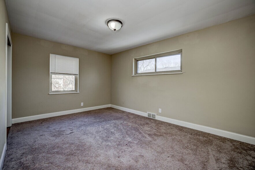 Building Photo - 4146 South Ave