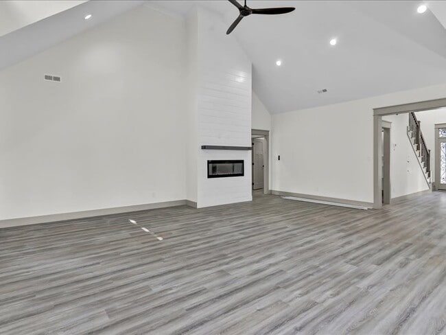 Building Photo - 1212 Redwood Ave