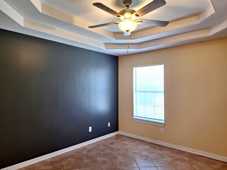 Building Photo - 2118 Aruba Dr