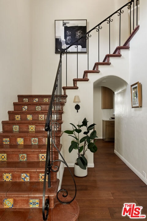 Building Photo - 1518 N Beverly Dr