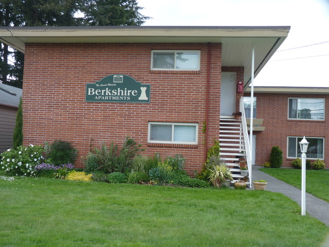 Berkshire Apartments - 729 Pecks Dr