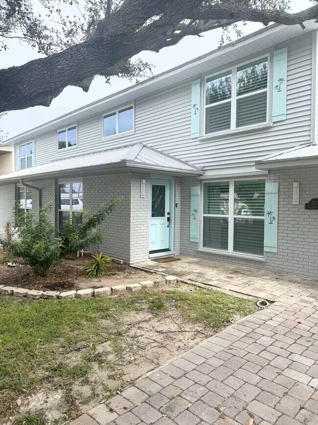 Building Photo - 3839 Sandstone Ct