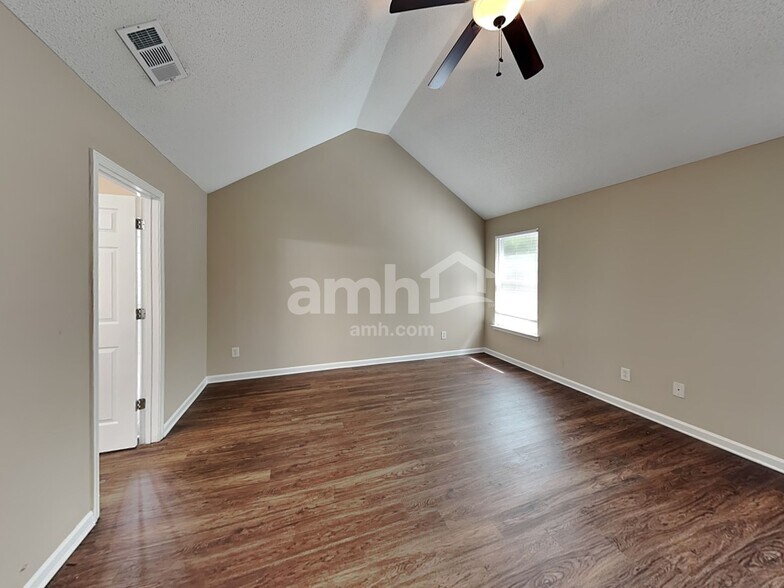 Building Photo - 682 Rock Hill Pky