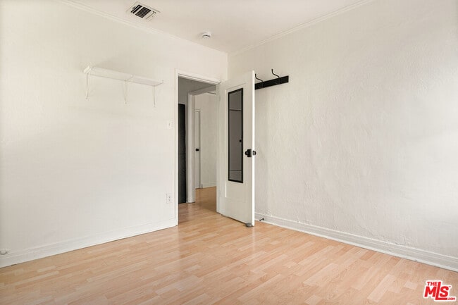 Building Photo - 3106 Silver Lake Blvd