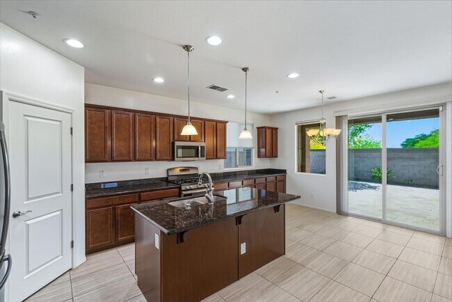 Building Photo - 9233 W Dreyfus Dr