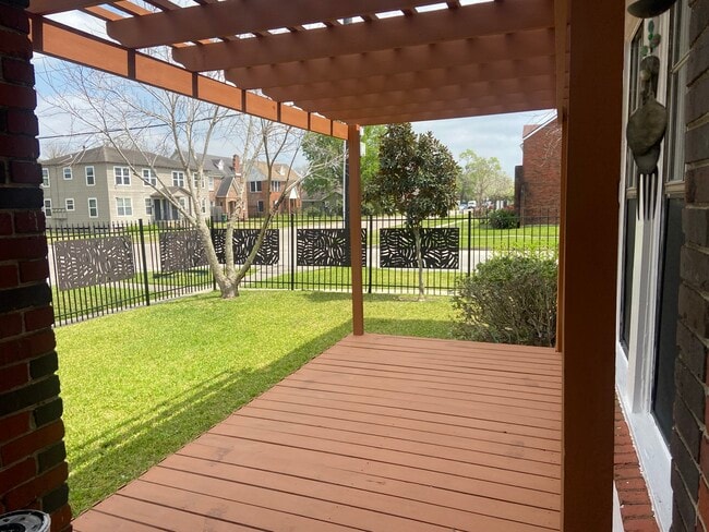 Building Photo - 2718 Cleburne St