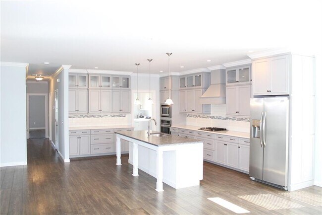 Building Photo - 30 Chickadee Ln