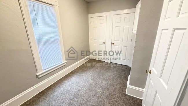 Building Photo - 635 Lafayette Ave NE