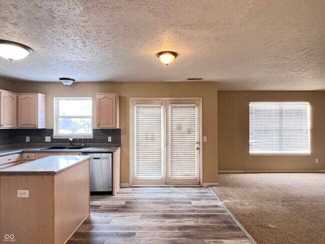 Building Photo - 5913 Sandalwood Dr