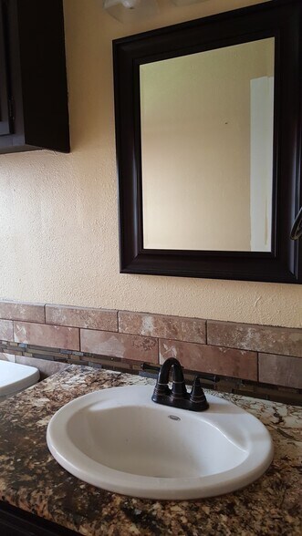 Building Photo - 933 Macklyn Ln