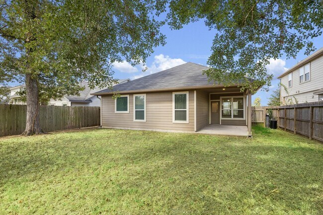 Building Photo - 260 Shoreview Dr