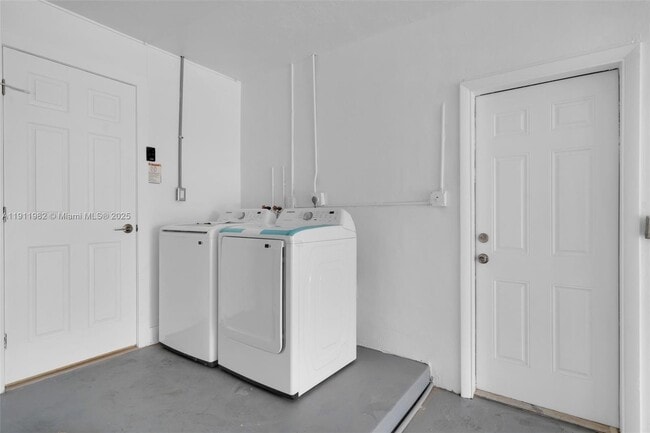 Building Photo - 3920 Hayes St