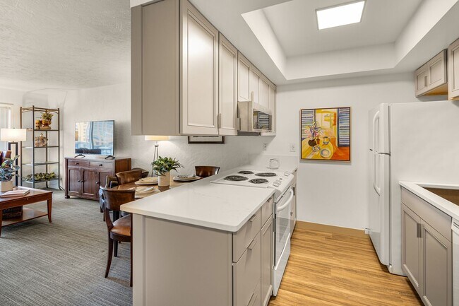 Building Photo - Downtown Furnished 1 Bed / 1 Bath Apartmen...