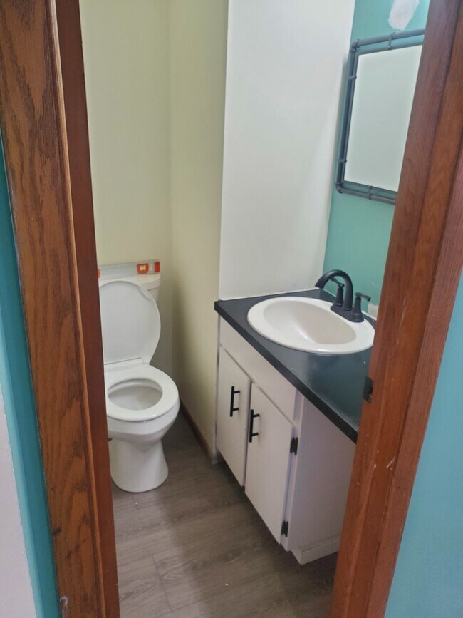 Building Photo - 3 Bd 1.5 BA Duplex