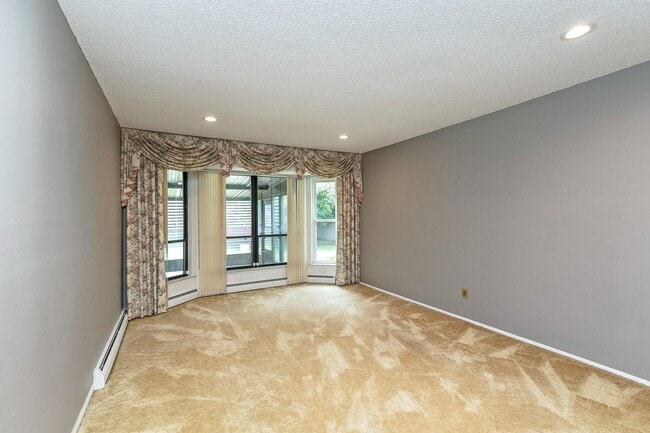 Building Photo - 4 Half Acre Ct