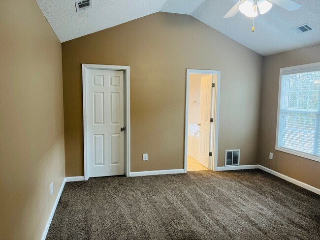 Building Photo - Welcome home! 3 Bedroom 2 Bath home in Sum...