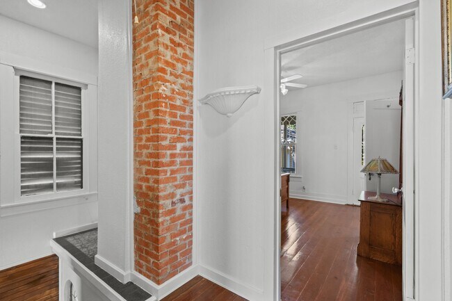 Building Photo - 611 Church St