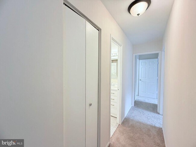 Building Photo - 7598 Gales Ct