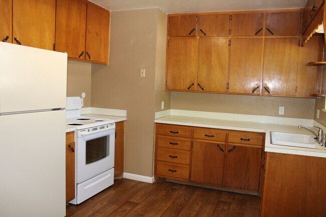 Building Photo - 3006 Butternut Dr