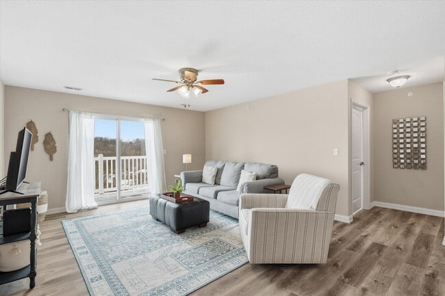 Building Photo - 2212 Chapel Hill Rd