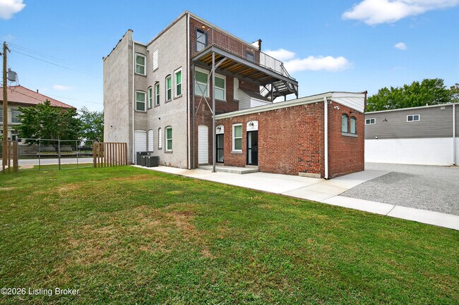 Building Photo - 1529 W Market St