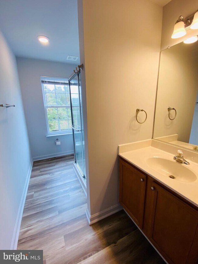 Building Photo - 5147 Mallards Landing Dr