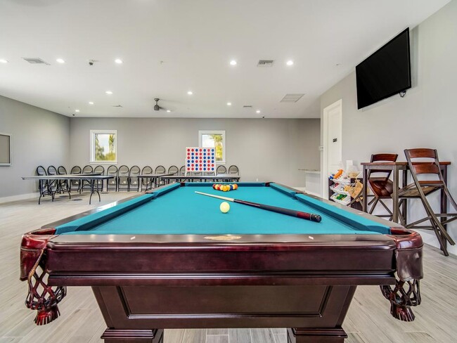 Building Photo - 10 Eland Dr