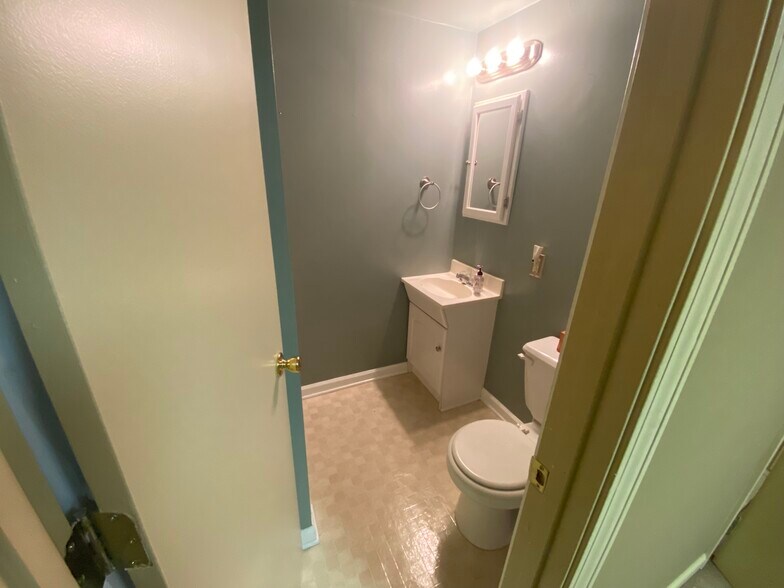 Building Photo - 5100 Forest Mist Dr SE