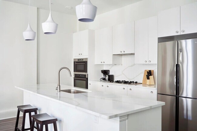 Building Photo - 800 Gravier St