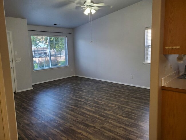 Building Photo - 1606 E Best Ave