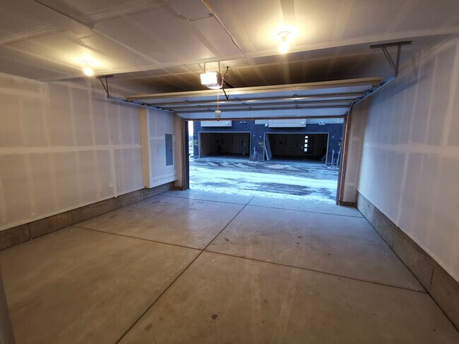 Building Photo - 2261 Buttercup Ln
