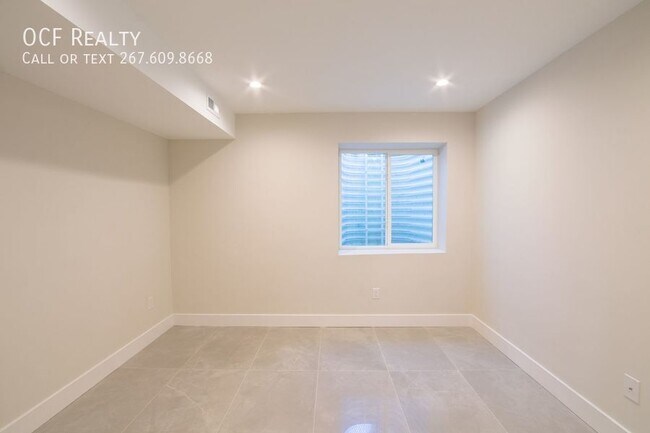 Building Photo - 2147 N Franklin St